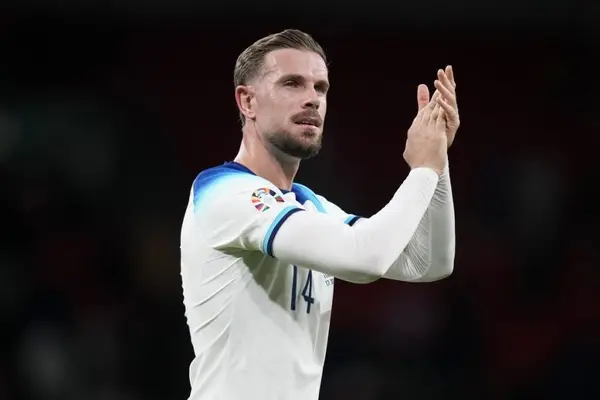 Jordan Henderson deja la liga saudí y firma con el Ajax