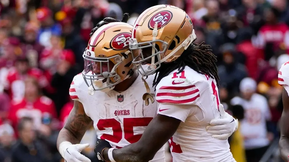 ¡Les sale el muñeco! Jugadores de los 49ers prueban la rosca de reyes