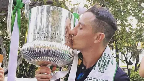¡Gran despedida! Compañeros de Andrés Guardado mandan mensaje tras su salida de Betis