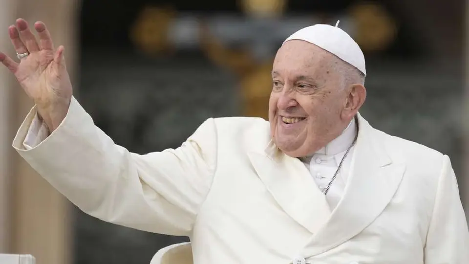 Vaticano asegura que el estado de salud del Papa Francisco mejora