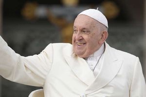 Vaticano asegura que el estado de salud del Papa Francisco mejora