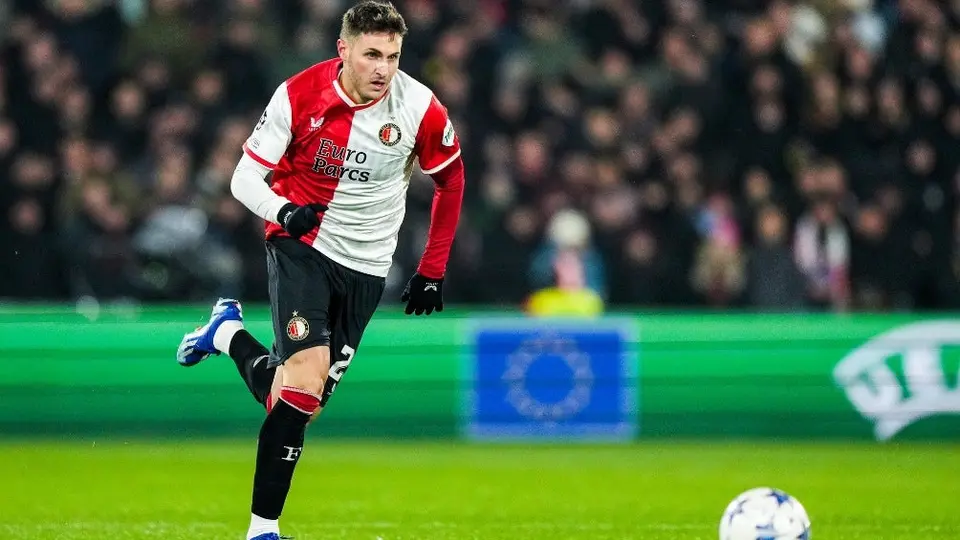 Santi Giménez tras la eliminación del Feyenoord: 'Nos achicamos, hay que levantar la cabeza'