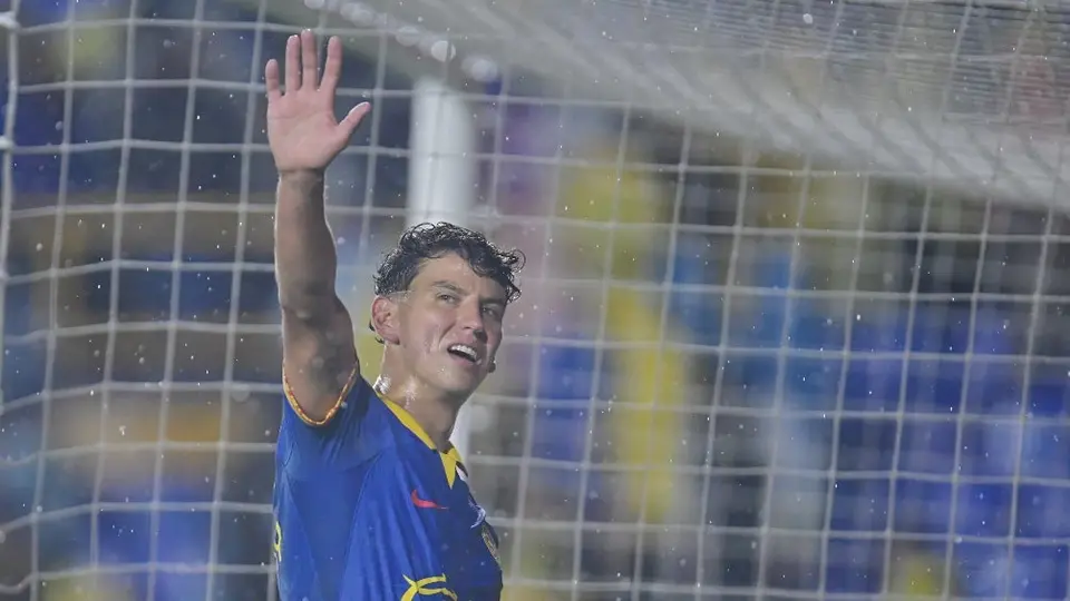 Lichnovsky señala que su permanencia en América no depende del título