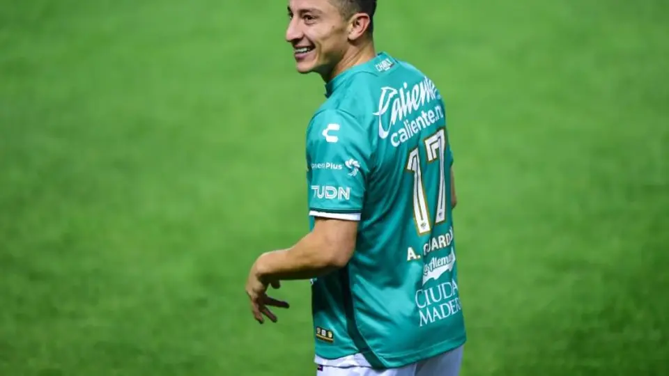 Debut de Guardado con León competirá en taquilla con presentación de Pepe Aguilar