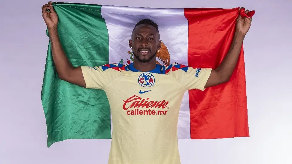 Jesús Angulo asegura que Julián Quiñones puede pelear por un lugar de titular en el Tricolor