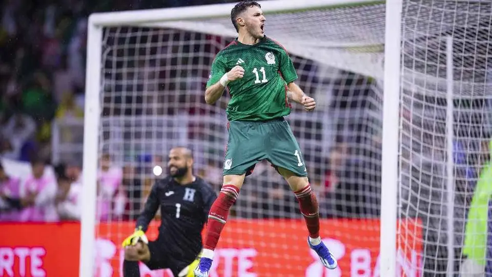Atlético de Madrid ya contactó al Feyenoord preguntando por Santi Giménez