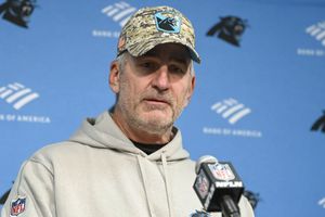 Carolina Panthers despidió a Frank Reich tras caer ante los Tennessee Titans