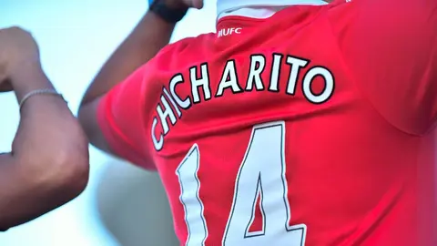 ‘Chicharito’ arribó entre fuerte dispositivo de seguridad al Estadio Akron