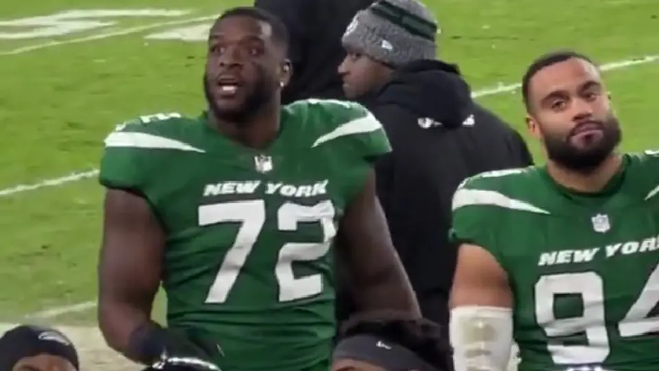 Micheal Clemons, jugador de los Jets, grita ofensa a los fanáticos de los Browns