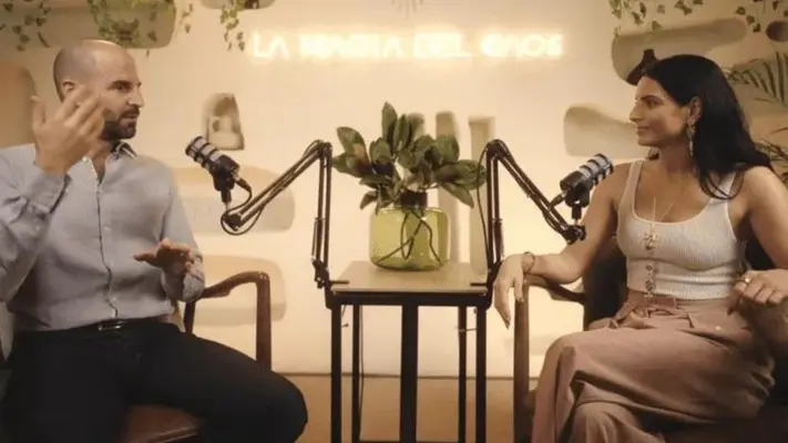Aislinn Derbez, criticada por asegurar que 'las enfermedades se curan con emociones'