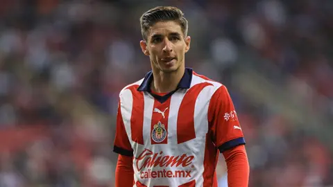 Alarma en Chivas: Isaac Brizuela, lesionado en entrenamiento; podrían ser los ligamentos cruzados