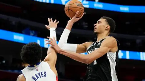 Wembanyama logró su primer triple-doble de récord en la NBA tras victoria de Spurs sobre Pistons
