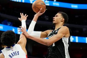 Wembanyama logró su primer triple-doble de récord en la NBA tras victoria de Spurs sobre Pistons