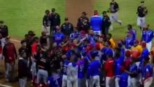 ¡Impresionante! Festejo desata batalla campal en Final de la Liga Venezolana de Beisbol