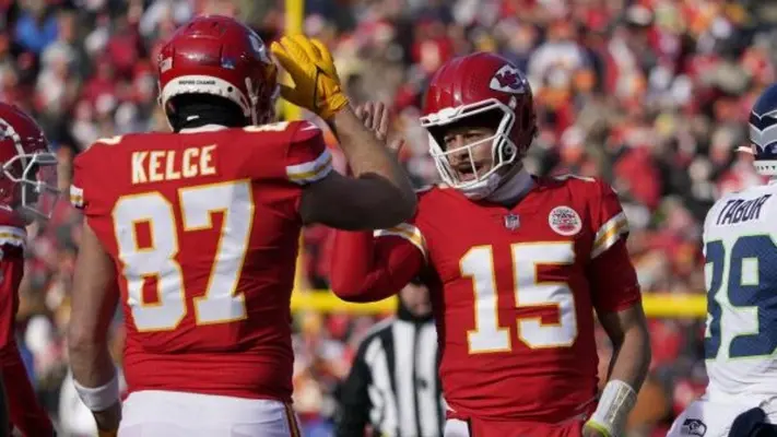 Mahomes y Kelce se convierten en la pareja mariscal-receptor con más anotaciones en Playoffs