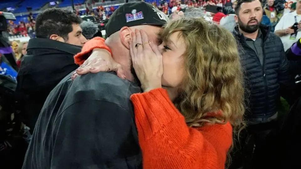 Romance entre Taylor Swift y Travis Kelce desata teorías de cara a las elecciones de Estados Unidos