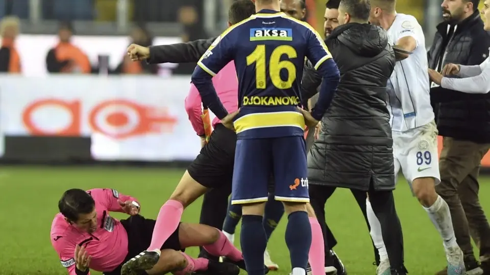 Pierluigi Collina tras lo ocurrido en Turquía: "Puede acabar con el futbol"