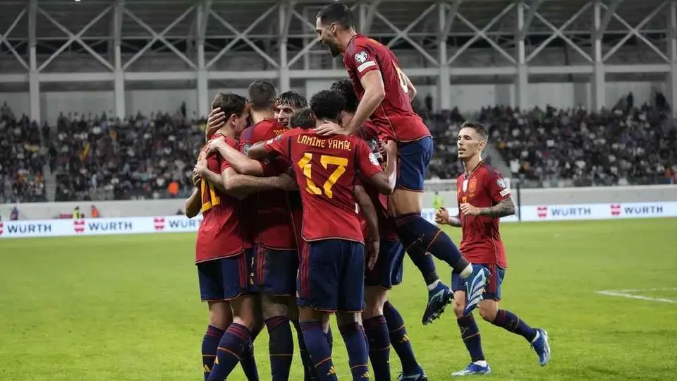 España aseguró el liderato de Grupo A al vencer 3-1 a Chipre