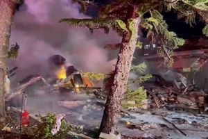 Avioneta cae en la Florida y provoca incendio de casas rodantes