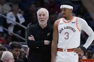 Gregg Popovich no entra en pánico a pesar de racha de 16 derrotas consecutivas