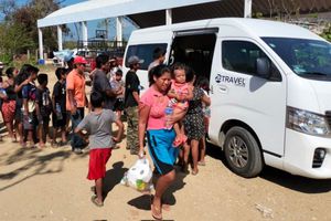 CMB subastará guantes firmados por en beneficio de los damnificados por huracán Otis