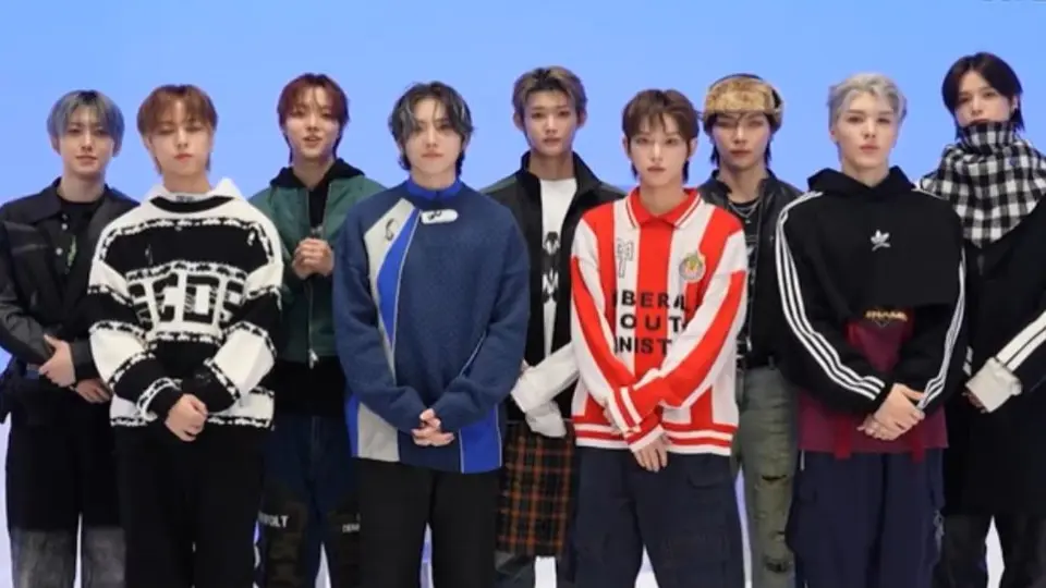 Grupo de J-Pop promociona gira utilizando una playera de Chivas