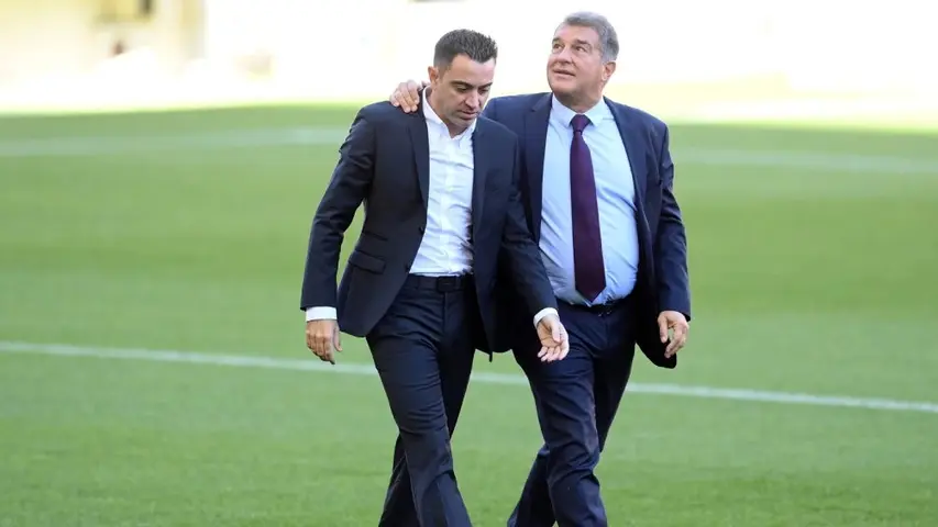 Xavi y Laporta, en un evento del Barcelona | @FCBarcelona_es