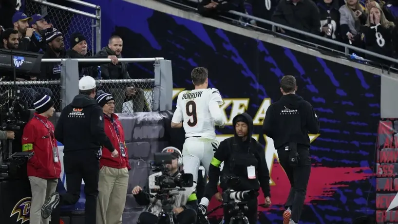 NFL: Joe Burrow abandona el juego de Bengals contra Ravens tras una lesión en la muñeca