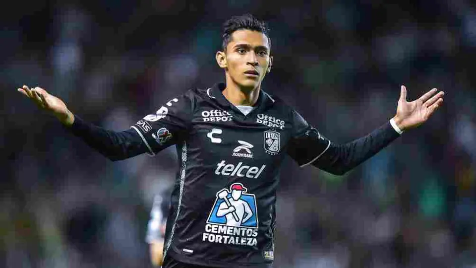 Chivas ha entablado negociaciones por Fidel Ambriz