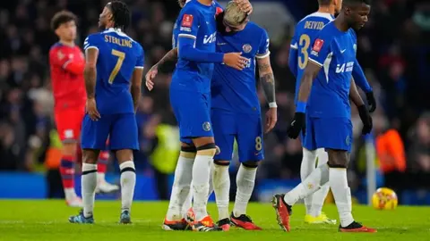 Pese a problemas en Premier League, Chelsea prospera en FA Cup