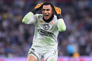 Luis Ángel Malagón conmueve en Michoacán al regalar juguetes en Navidad