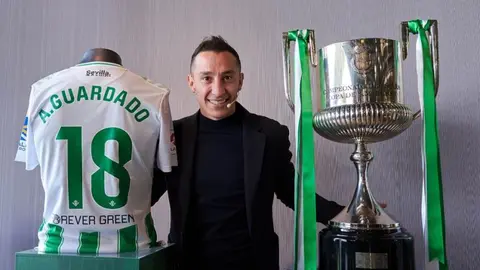 ¡Como un ídolo! Betis prepara homenaje a Andrés Guardado contra Barcelona