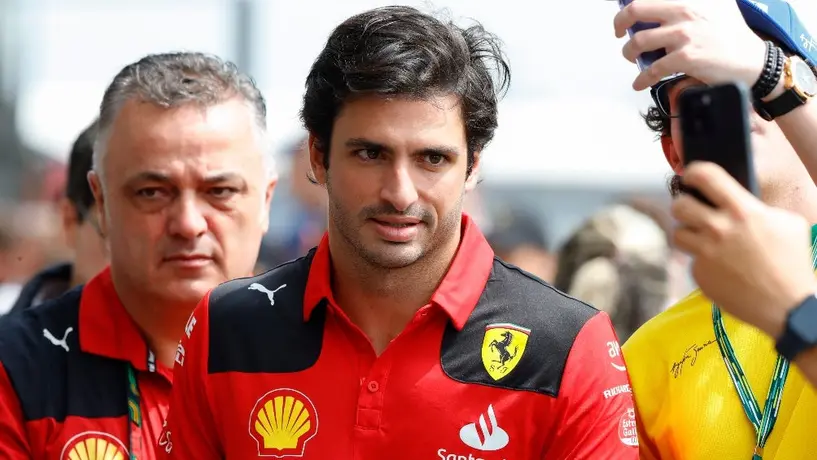 Carlos Sainz 'aplica' un Lando Norris y rompe trofeo de un evento del GP de Las Vegas