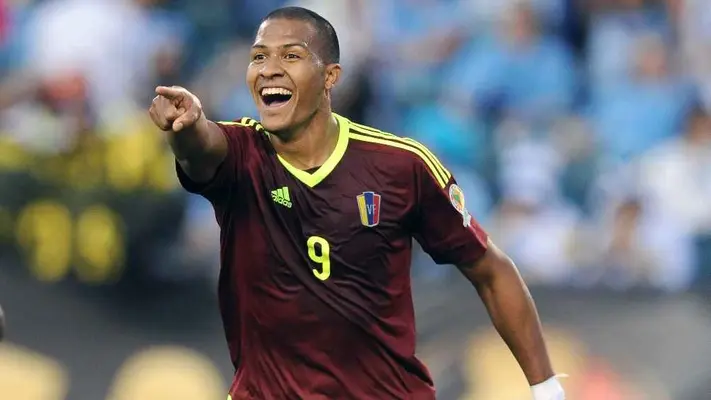Salomón Rondón trolleó a fan que cuestionó su desempeño en River Plate
