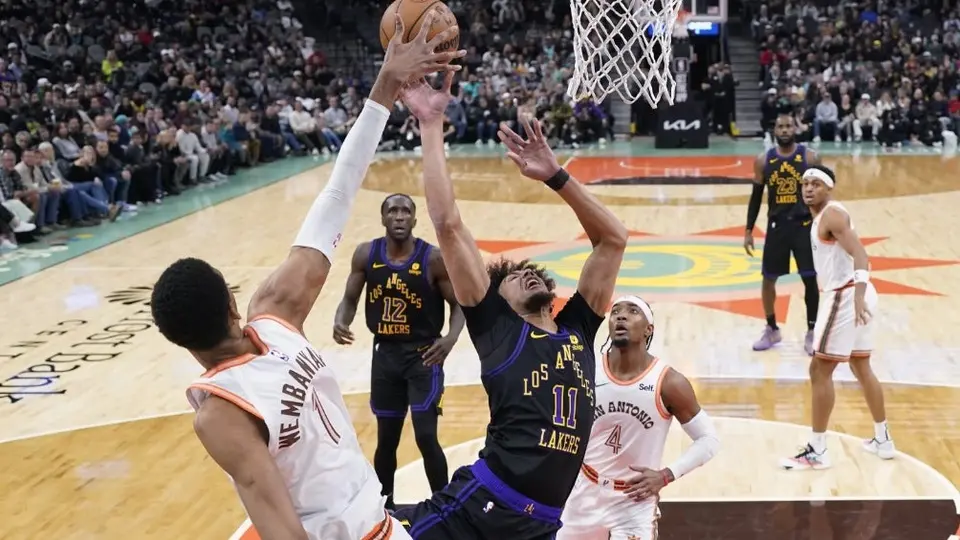 Vassell y Wembanyama rompen racha de 18 derrotas de Spurs; vencen a Lakers