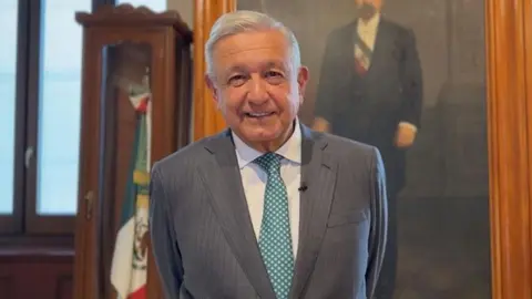 AMLO promete reconstruir casas afectadas por el huracán Otis antes de acabar su sexenio