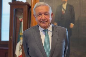 AMLO promete reconstruir casas afectadas por el huracán Otis antes de acabar su sexenio