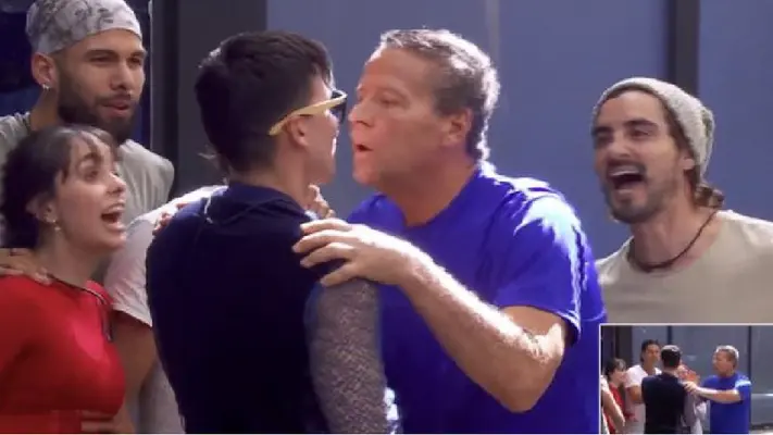‘La Casa de los Famosos’: Alfredo Adame besa en la boca a influencer y divide opiniones