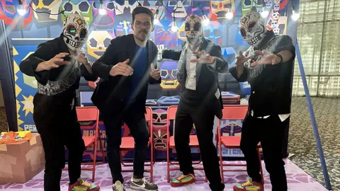Hermanos Calavera sobre la caricatura de Rey Mysterio: "Afortunadamente conectamos con el"