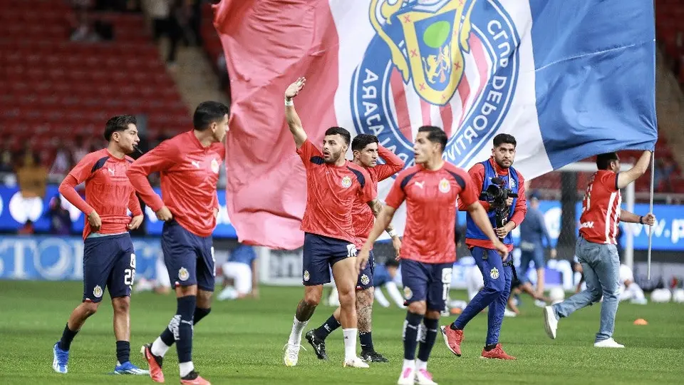 Chivas: Paunovic manda a Alexis Vega a la banca para el duelo contra Pumas