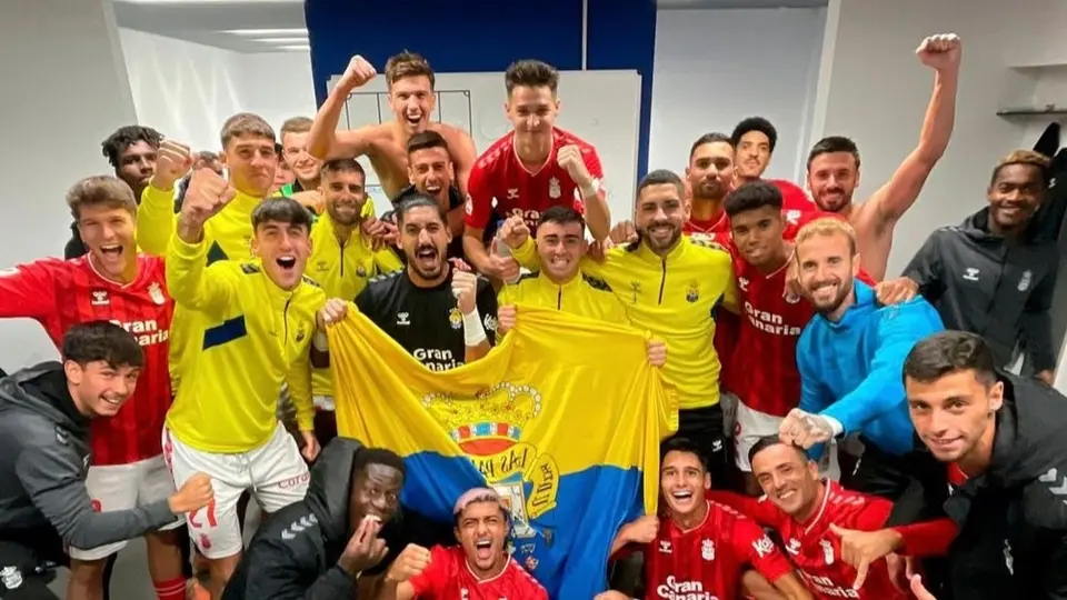 Julián Araujo fue titular en la victoria de Las Palmas frente a Alavés