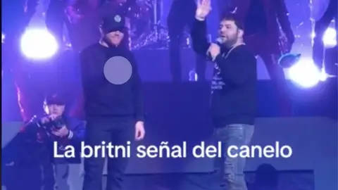 Canelo Álvarez pintó dedo durante concierto de Luis Conriquez