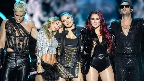 RBD se despide entre besos de tres y con un 'lleno total' en el Estadio Azteca