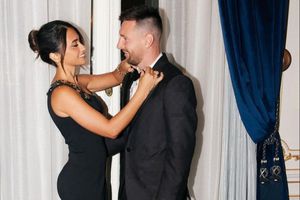 Antonela Roccuzzo deslumbra en redes con bikini al estilo Barbie durante vacaciones con Messi