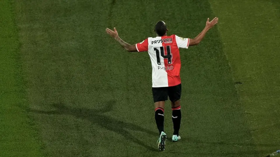 Santiago Giménez jugó ante el Utrecht y cierra el año con una victoria
