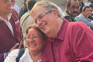 Marcelo Ebrard se roba las cámaras en el evento de Claudia Sheinbaum en el Monumento a la Revolución