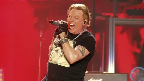 Axl Rose, voz de Guns N' Roses, es demandado por violación y acoso