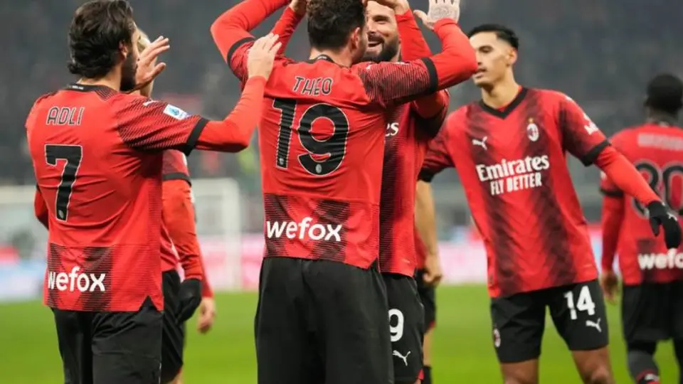 AC Milan "arrolla" a la Roma de la mano de Giroud y Theo Hernández