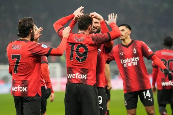 AC Milan "arrolla" a la Roma de la mano de Giroud y Theo Hernández