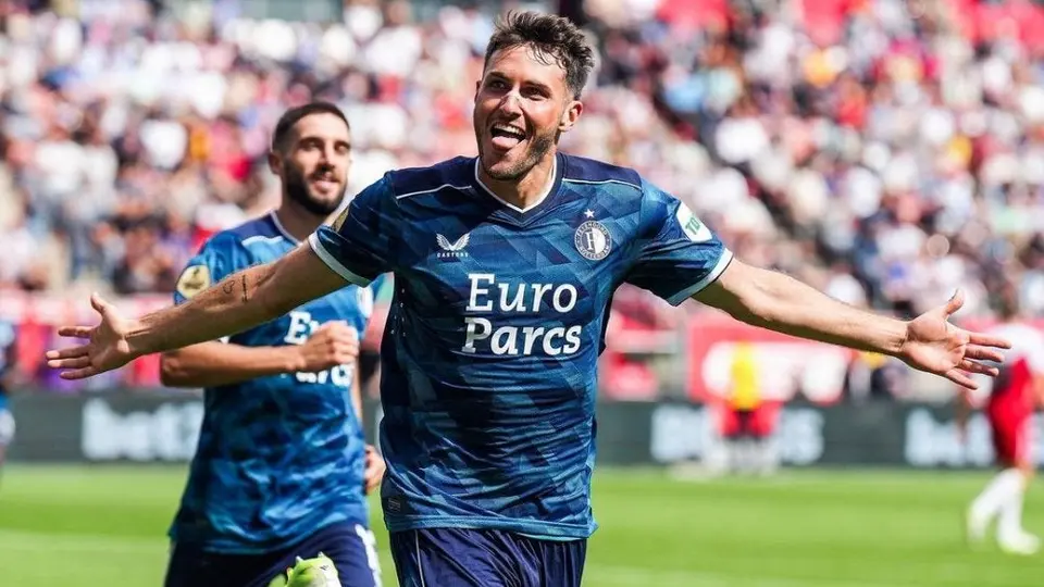 Santiago Giménez confiesa que le gustaría jugar en Boca Juniors algún día